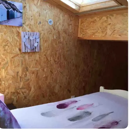 100 Metres De La アパート *