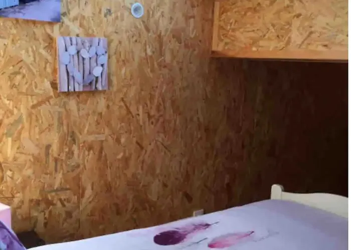 100 Metres De La Apartament *